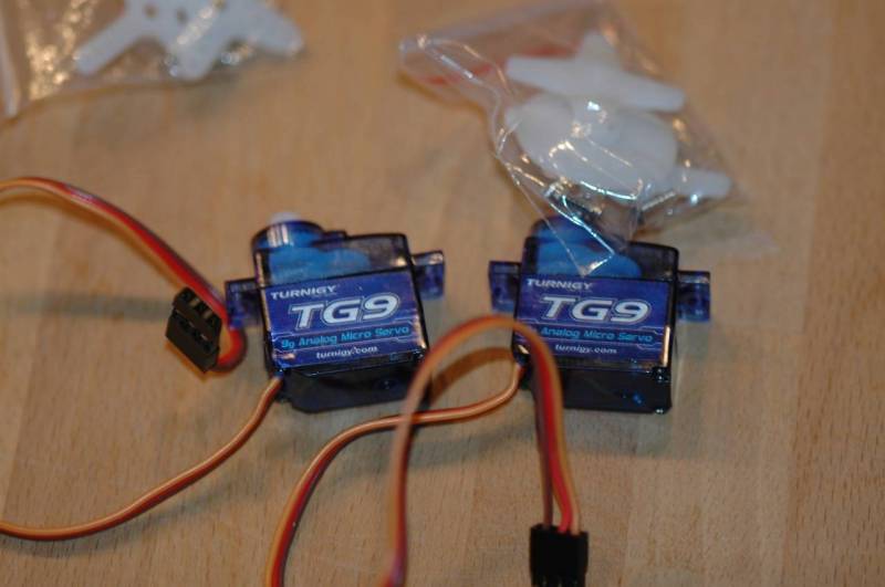 Maximal verwendbare Servos der 8g Klasse alles andere ist zu viel Maximal verwendbare Servos der 8g Klasse alles andere ist zu viel